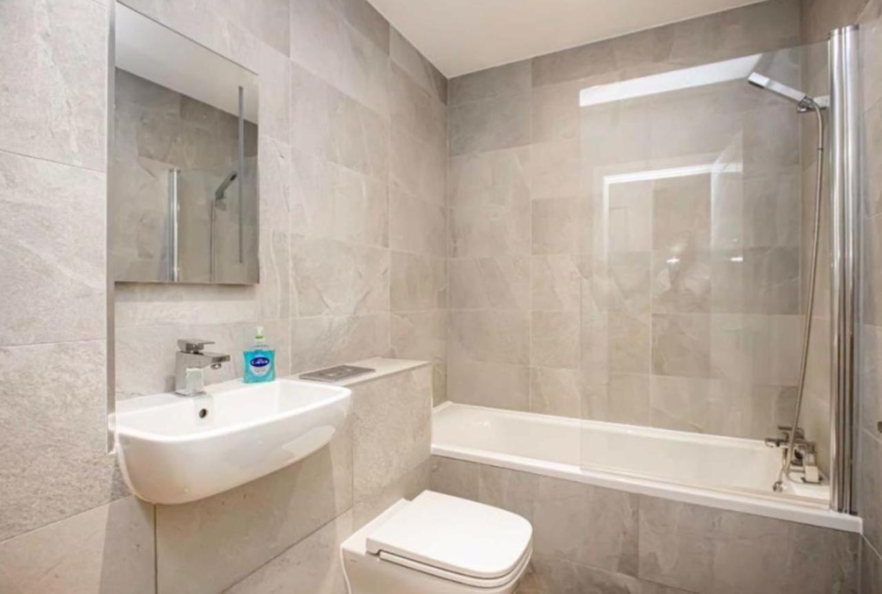 Blue Sapphire Apartment Milton Keynes Ngoại thất bức ảnh